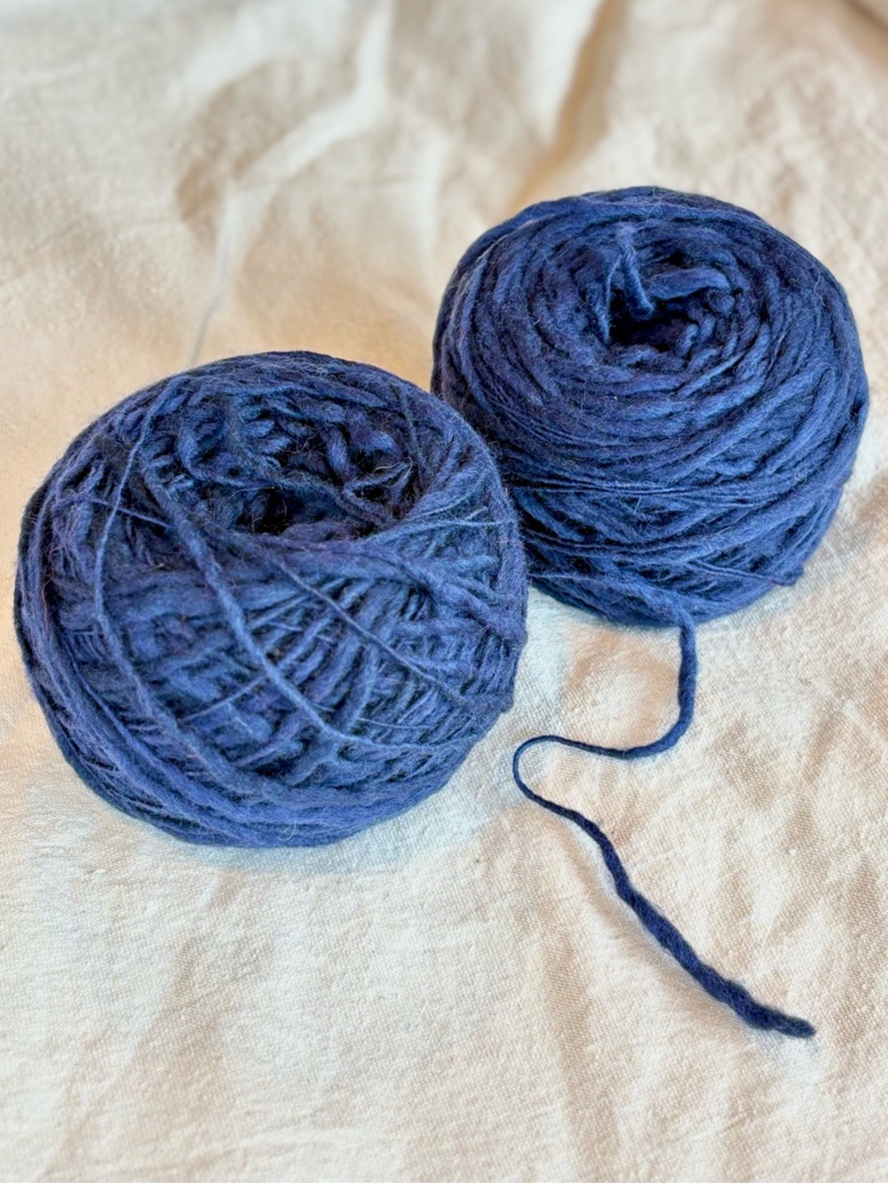 manos del uruguay clasica deep blue bundle 2 cakes aran wool nwot